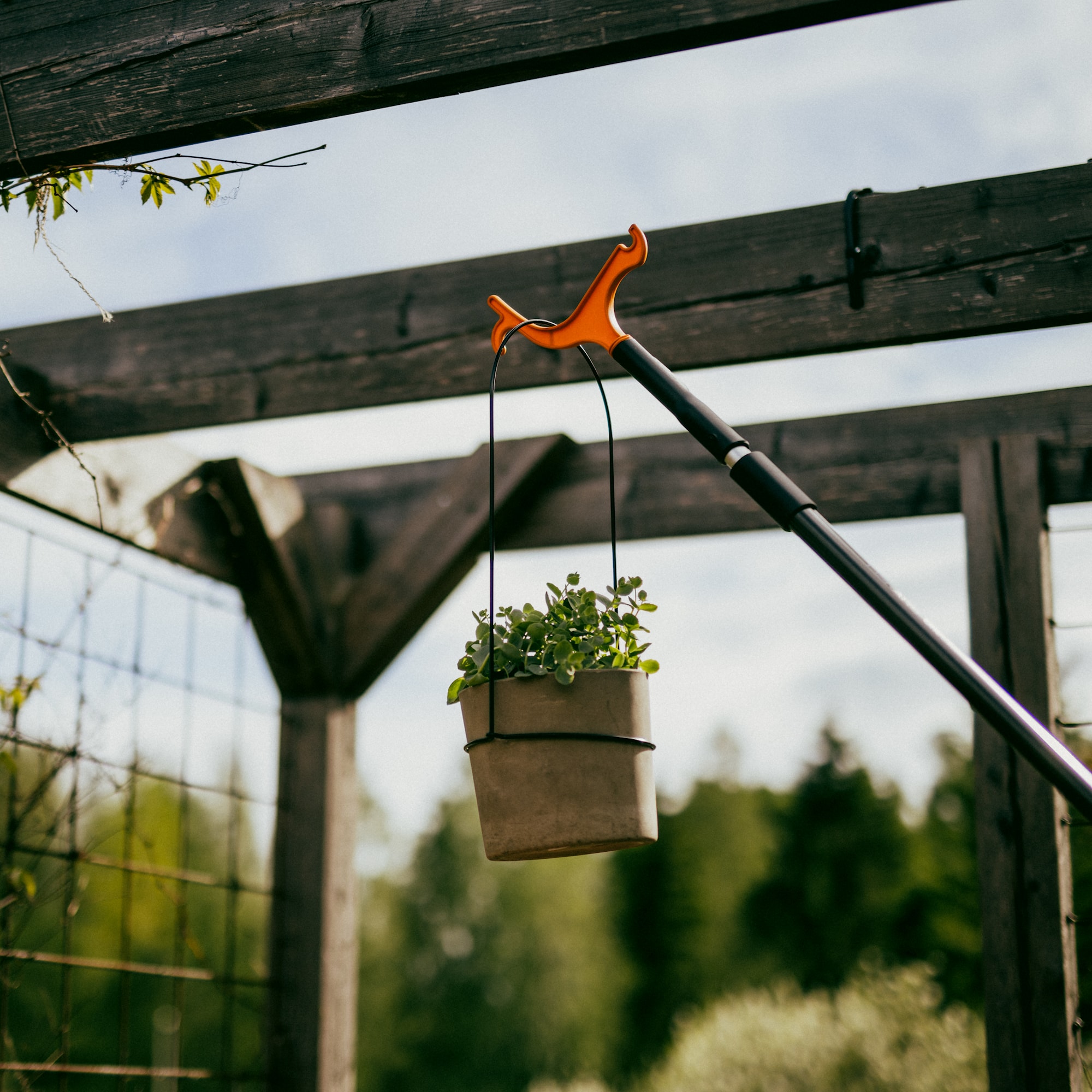 1086996_OneClick_Hanging_Hook_in_use_2_1x1.jpg