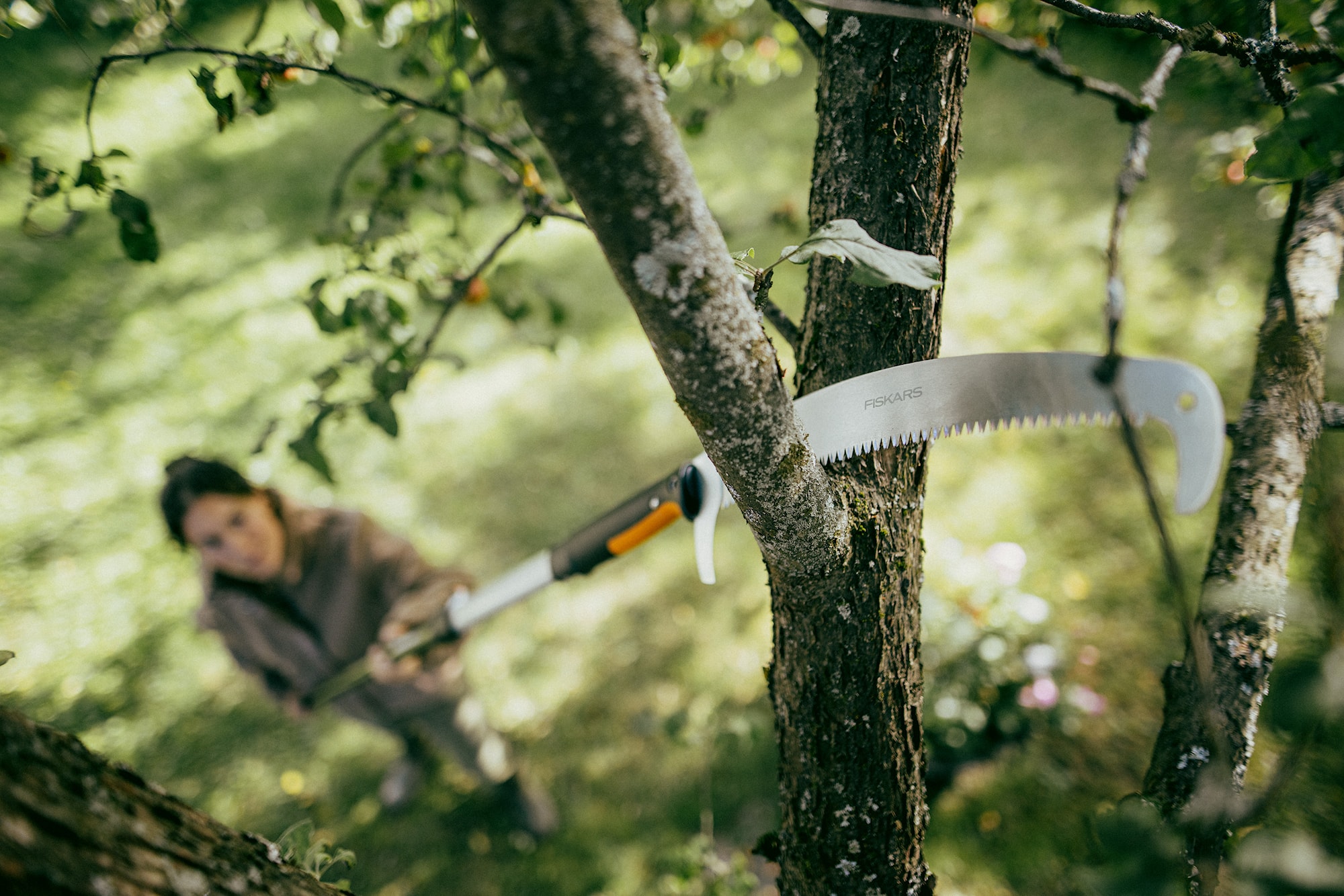 1080690_Fiskars_OneClick_Curved_Saw_action_01.jpg