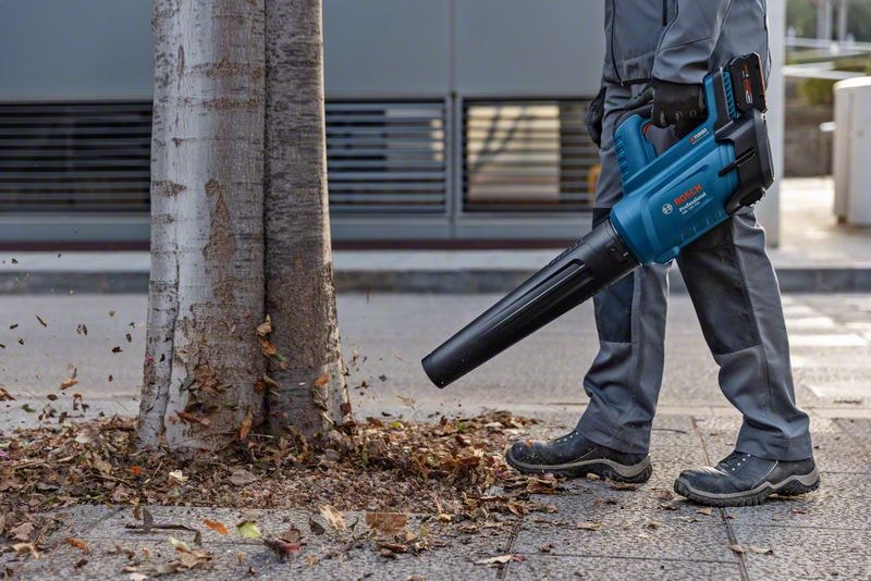 GBL_18V-750_application_wet_leaves_biturboi5312 (9