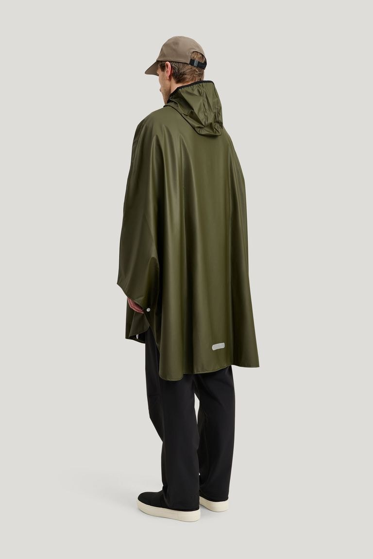 246_fa2ab1ff4e_pu-light-rainponcho-men-women-model