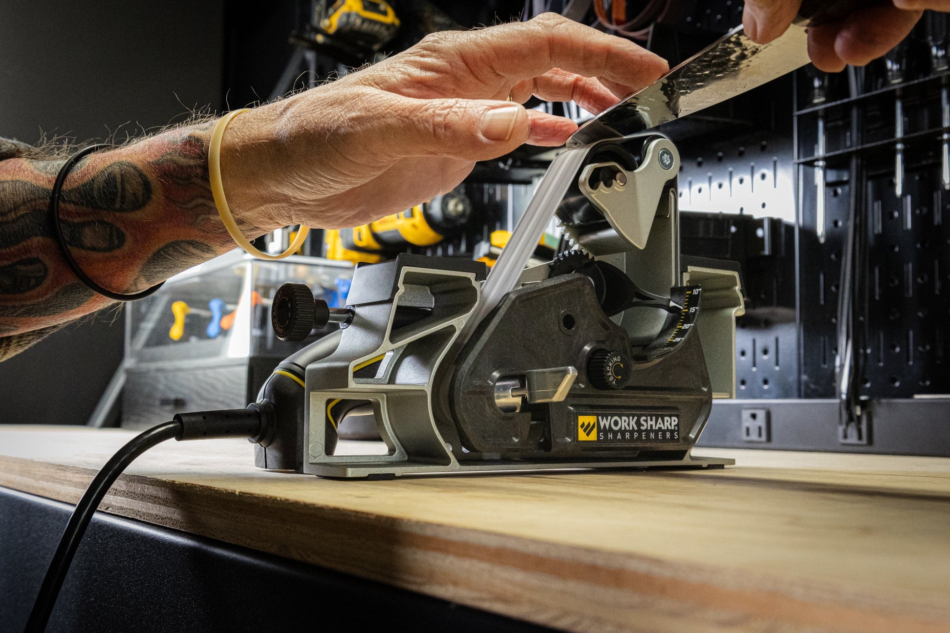 KO2Elite_Use_TrentsGarageKitchenKnife_208ba4fe-412