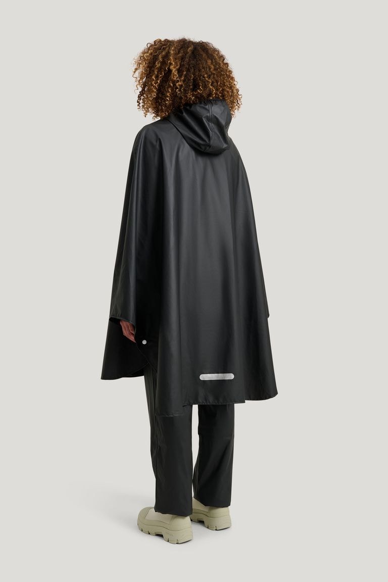 246_2f78c3422c_pu-light-rainponcho-men-women-model