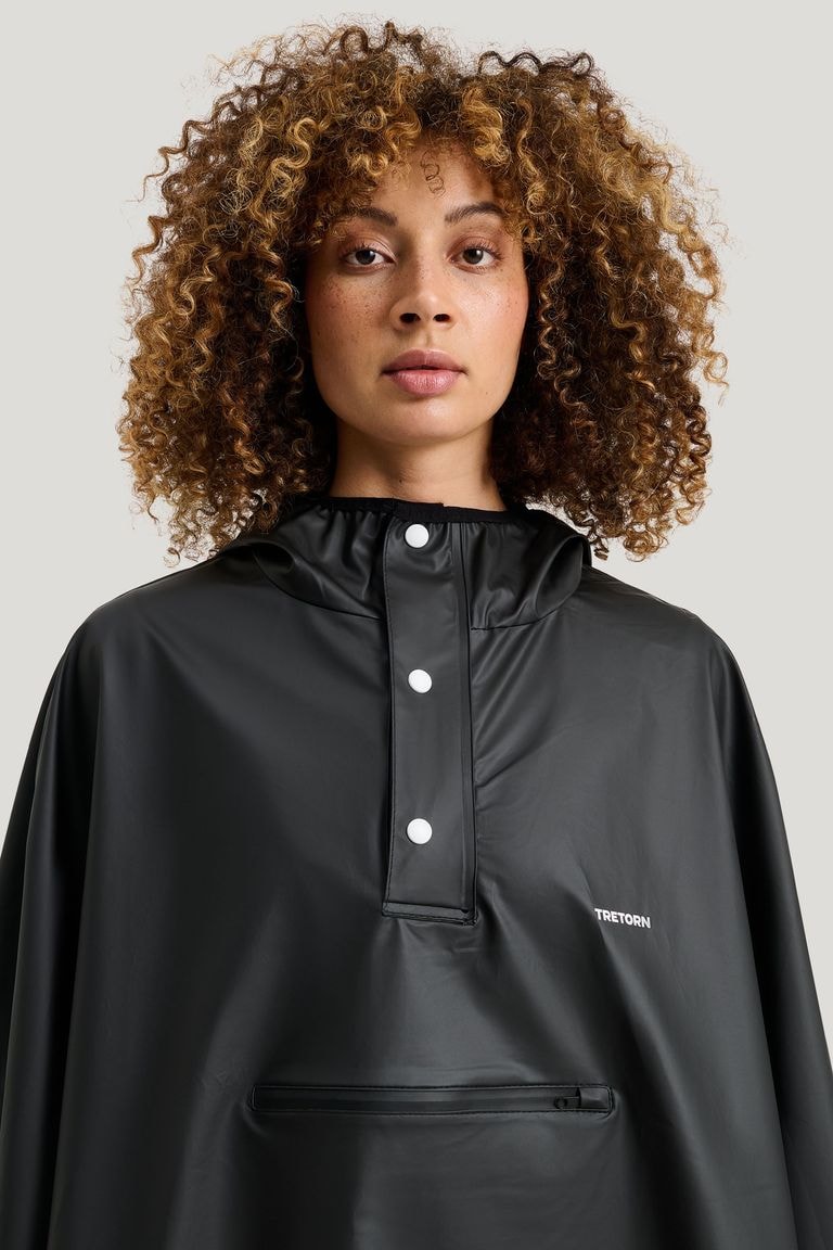 246_ba65d4ec63_pu-light-rainponcho-men-women-model