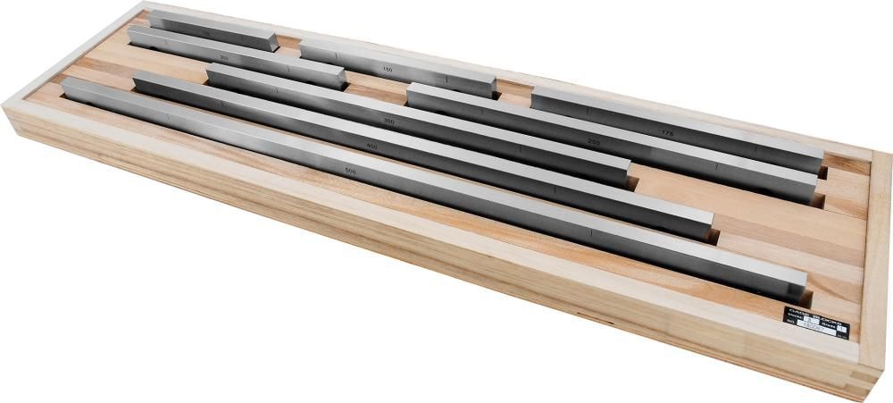 Format Tasamittasarja 125–500 mm, toleranssiluokka 1, 8 osaa