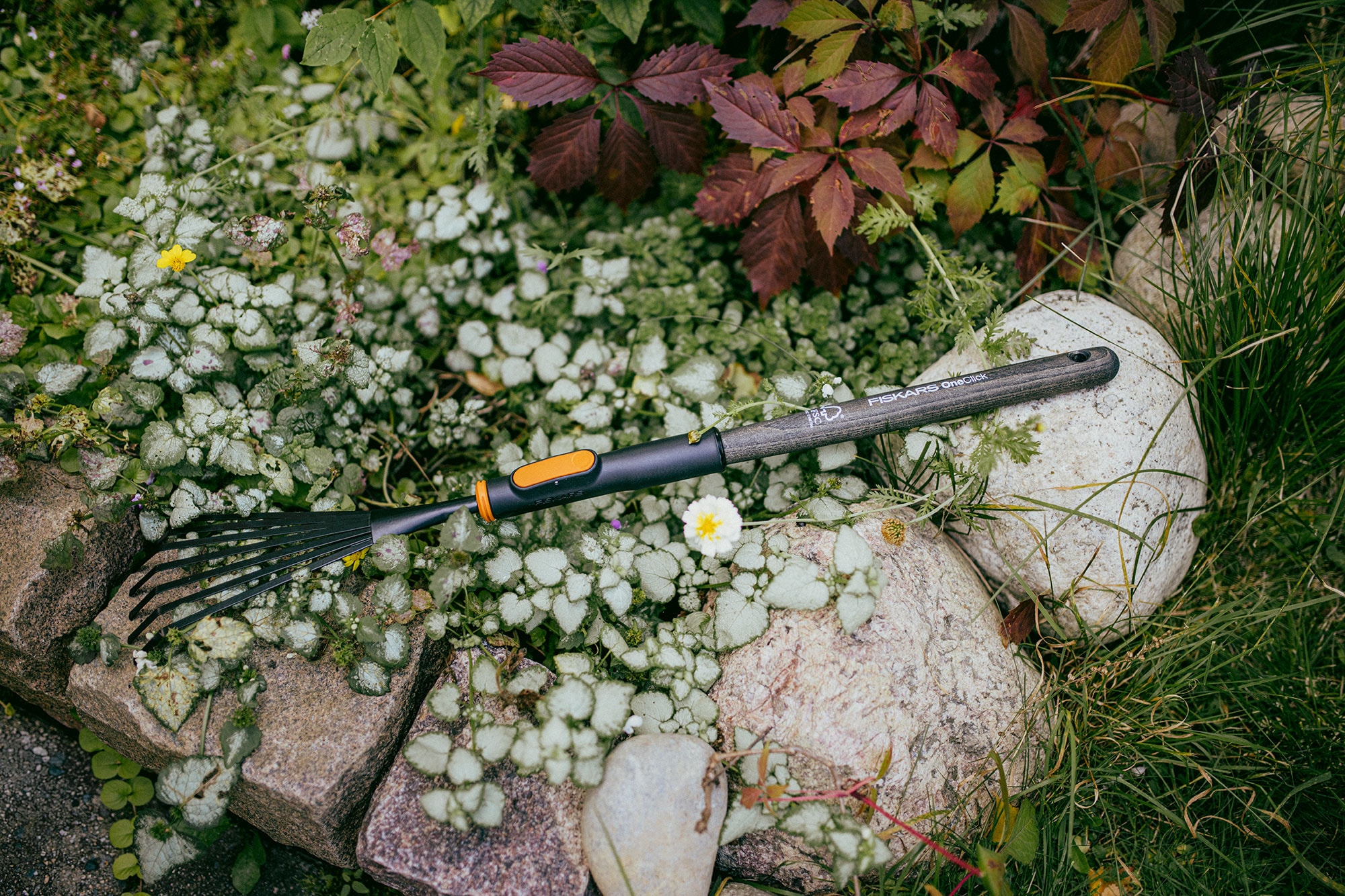 1080670_Fiskars_OneClick_Wooden_handle_S_FSC_envir