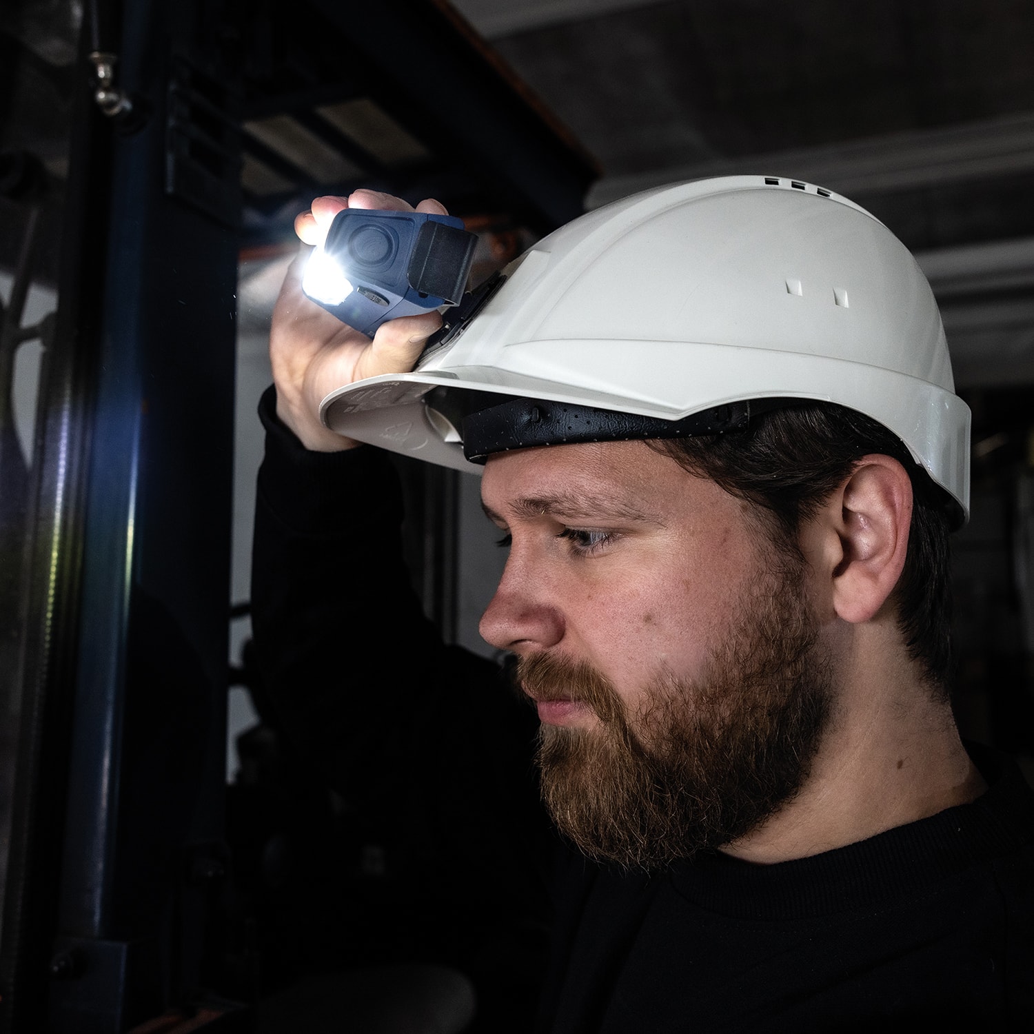 035797_I-VIEW_ HARD_HAT_BRACKET-13.jpg